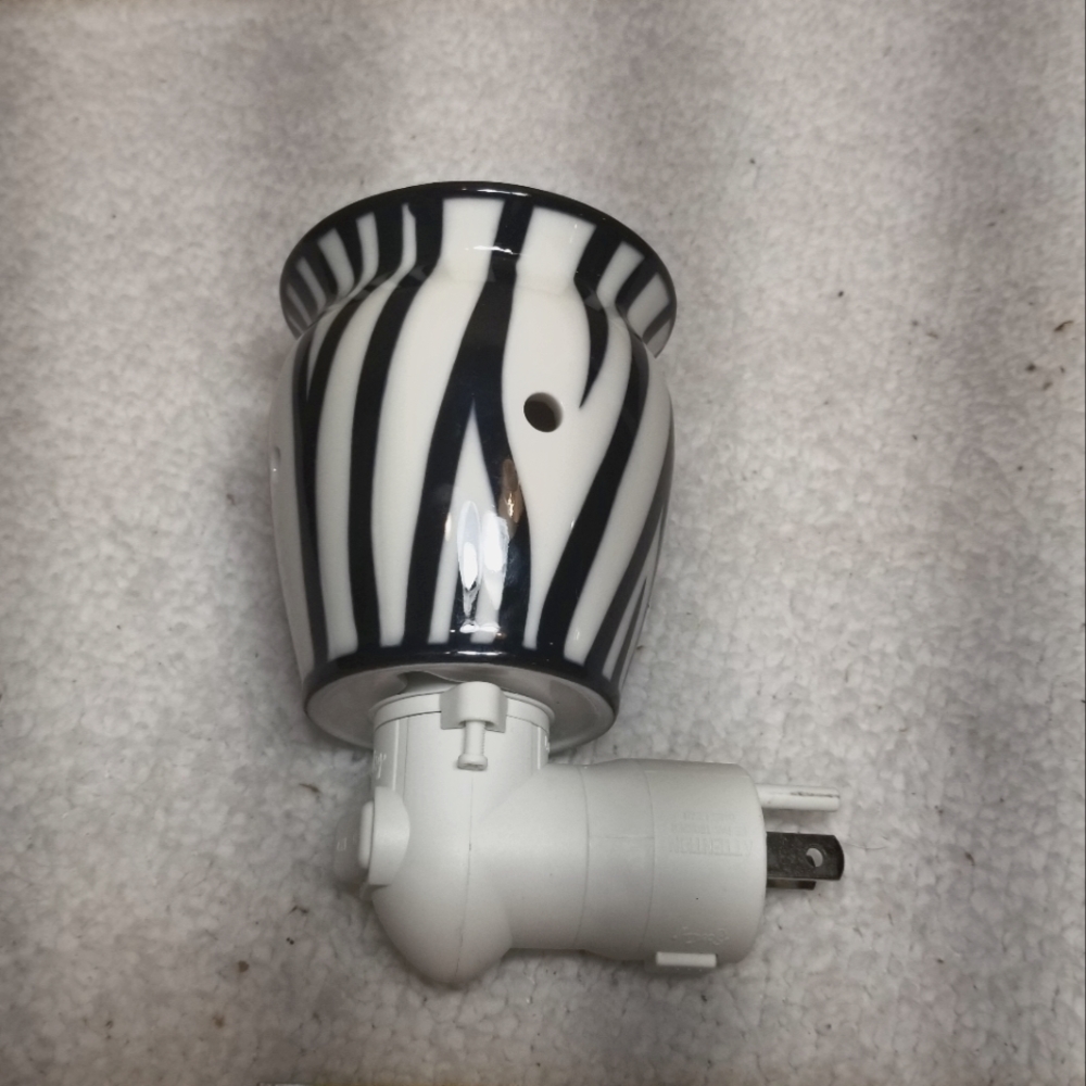 Scentsy Zebra Wall Plug in Candle Wax Burner